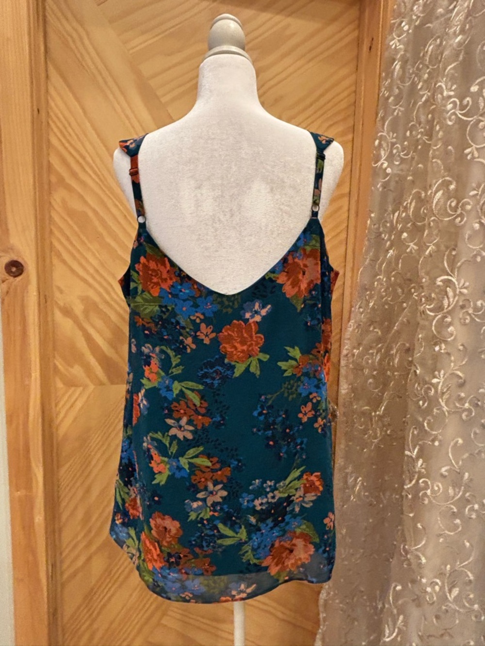 Cabi Sleeveless Teal Floral V-Neck Women’s Top adjustable straps - Picture 4 of 7